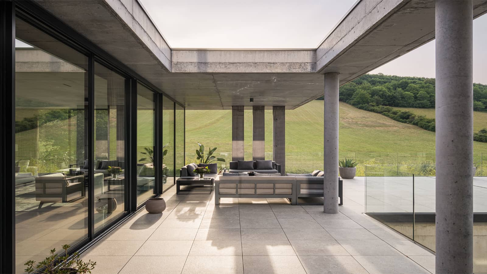 concrete-contemporary-house-vielliard-francheteau-architects